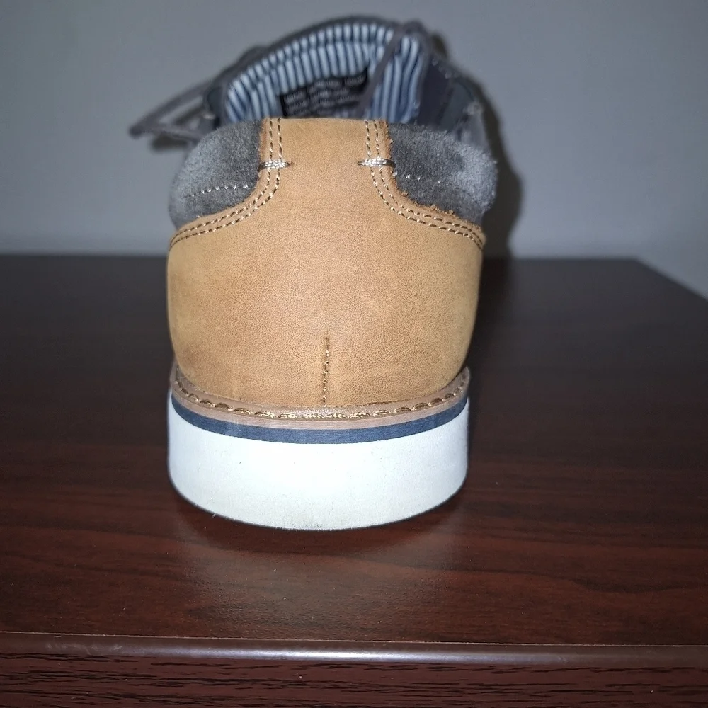 A pair of Nunn Bush grey suede mens oxfords in a size 10.5 in great condition